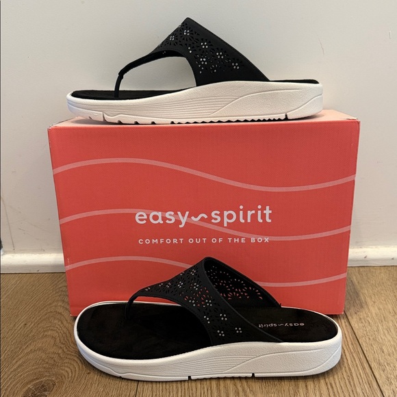 NWT Size 9 wedge black flip-flop by Easy Spirit with white platform soles. - Picture 1 of 7